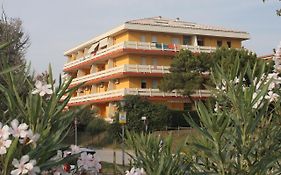 Condominio Carina